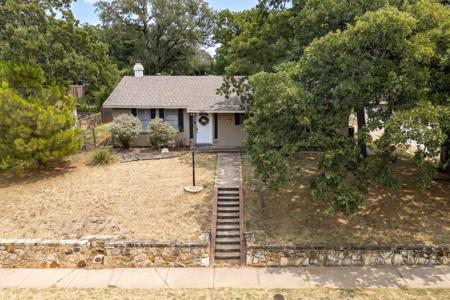 1006 N Lucas Drive