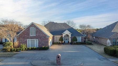 1109 Cliff Swallow Drive
