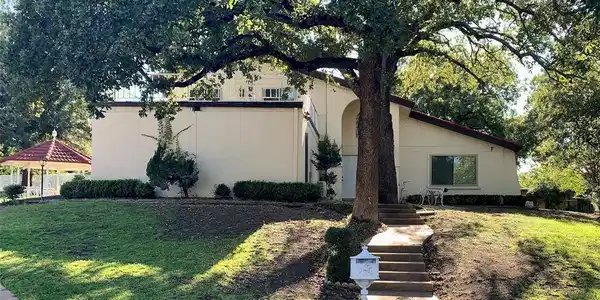 101 Valley View Court