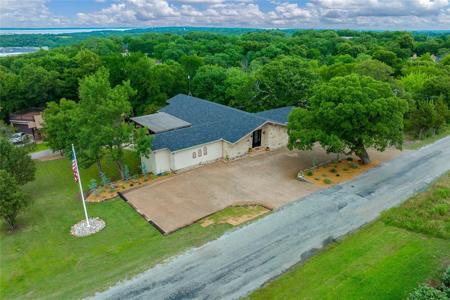 801 Lakecrest Drive