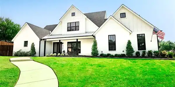 8508 Woodlake Circle