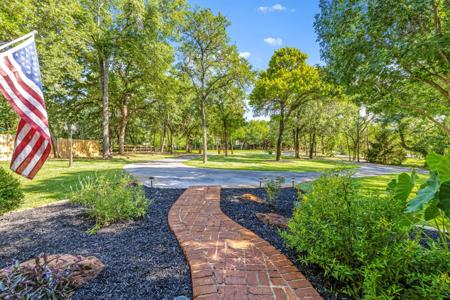 1020 Oak View Drive