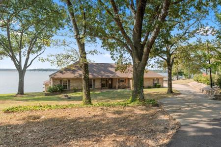 149 Private Road 52369