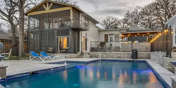 260 Shoreline Drive