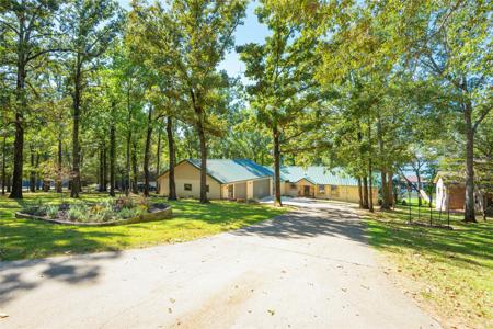 560 Private Road 52444