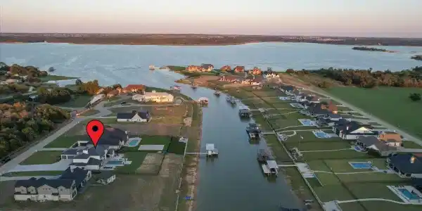 1532 Laguna N