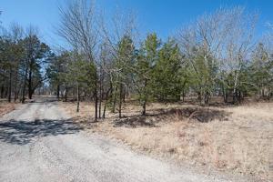 10 Lakecrest Drive