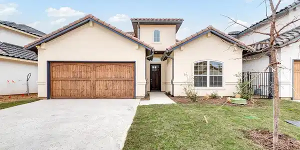 10036 Lakeside Drive