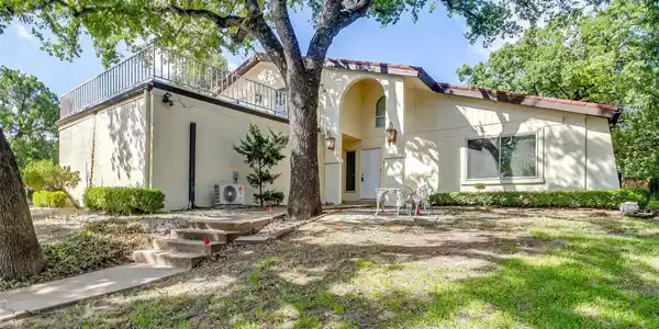 101 Valley View Court