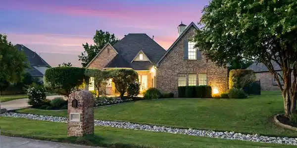 6008 Lakeside Drive