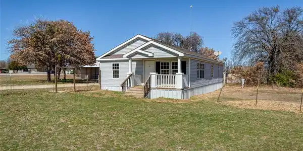 100 Briar Oaks Court