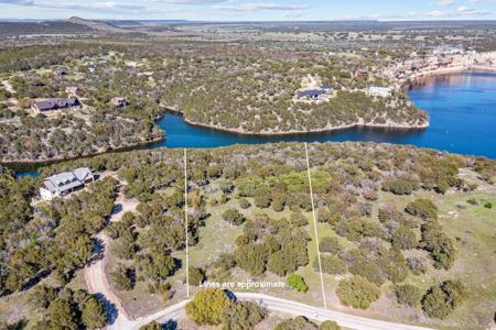1021 Lakeside Lane