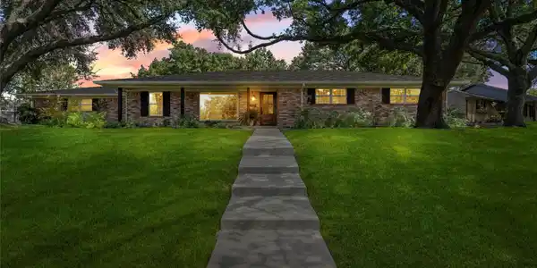 3733 Laguna Vista Drive