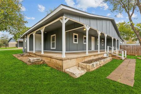 912 N Traylor Street
