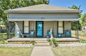 511 N Travis Street
