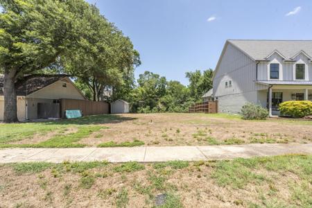 7835 Blackbird Lane