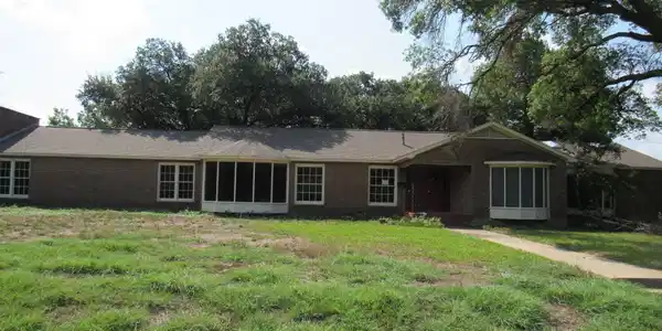 3300 Oakridge Lane