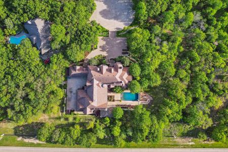 2505 Pelican Court