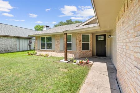 212 Mapleridge Drive