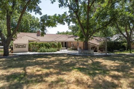 8906 Woodlawn Drive