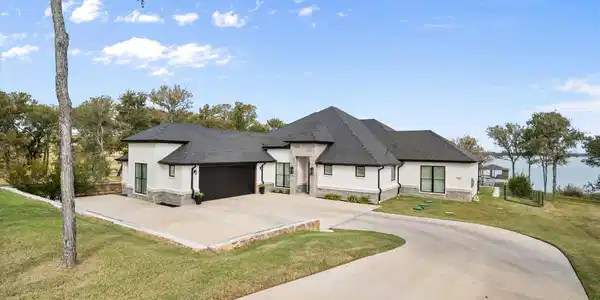 121 Diamond Point