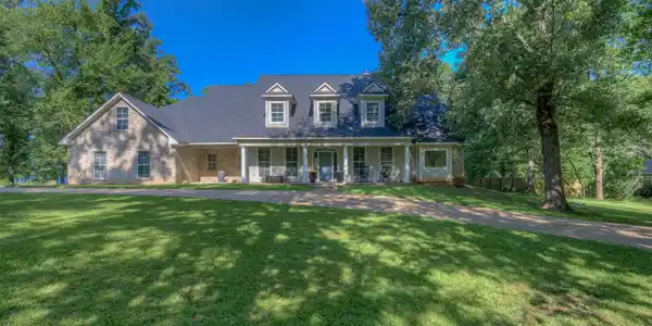 111 Oak Leaf Trail