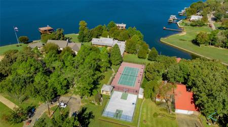 5652 Lakeshore Court