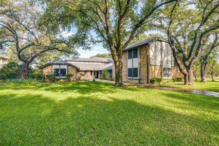 9 Stillwaters Drive
