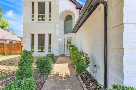 2806 Wandering Oak Drive