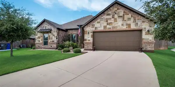 518 Ascot Way