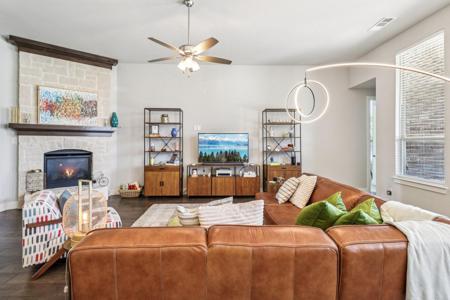 847 Longbranch Way