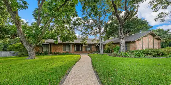 3010 Inverness Drive