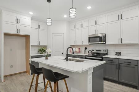 122 W Beachwood Loop