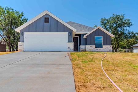 5806 N Lakeside Hills Court