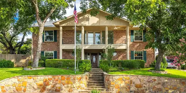 7705 Woodside Hill