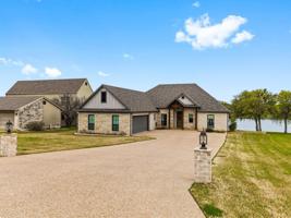 1435 Lakeside Trail