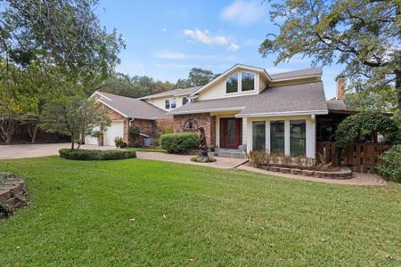 455 Lakepoint Loop