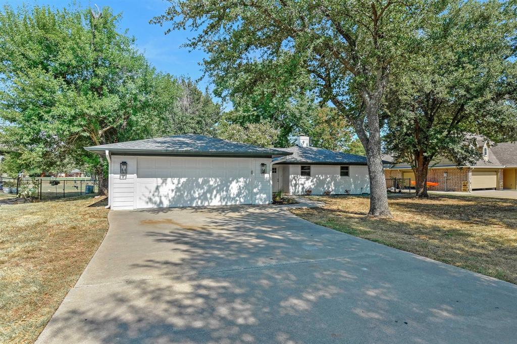 114 Kiowa Drive W, Lake Kiowa, TX lhrmls01967301