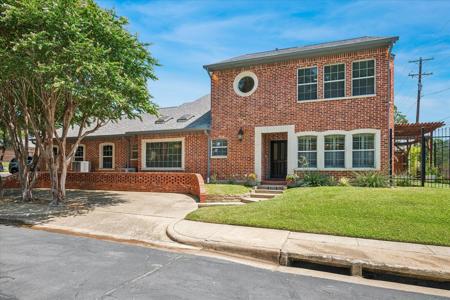 2702 Lawtherwood Court