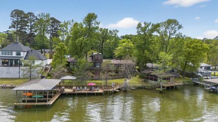 6046 S Lakeshore Drive