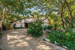6933 Lyre Lane