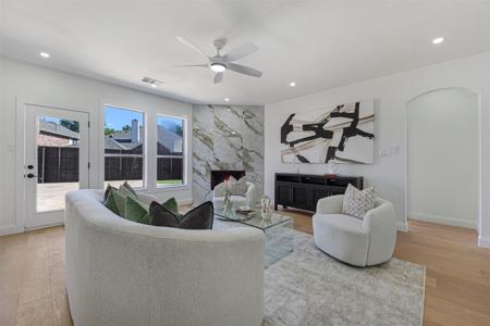 3933 Harbor Drive