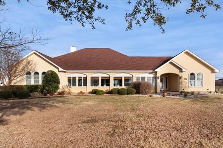 106 Lakeshore Drive