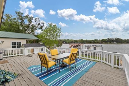 224 Pin Oak Drive