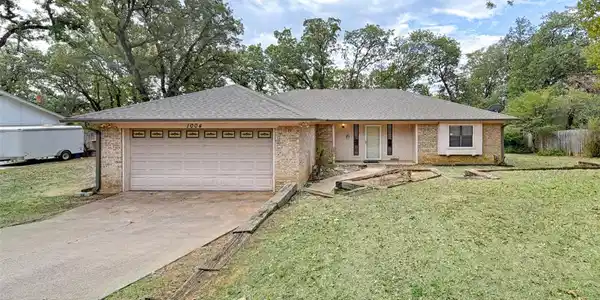1004 Lakeview Drive