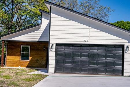 739 Oak Leaf Trail