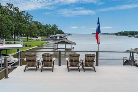 1525 Oak Shore Drive