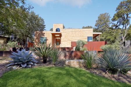 8635 San Leandro Drive