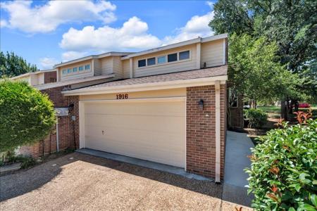 1916 Shorewood Drive