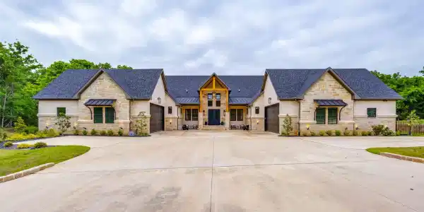 704 Palisades Drive